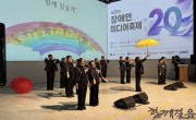 서로의 우산이 되어, 삶의 무대에 서다